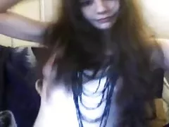 En behåret 18 år gammel pige med cremet fisse på webcam