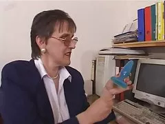 Store bryster behårede ældre lærer onani pt1