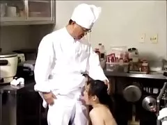 Kinesisk restaurant cook fucks hot milf servitrice