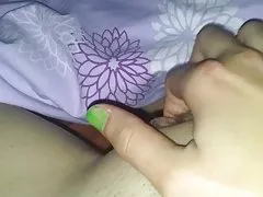 Lidt behårede ex-gf fingering klitoris til orgasme (pov)